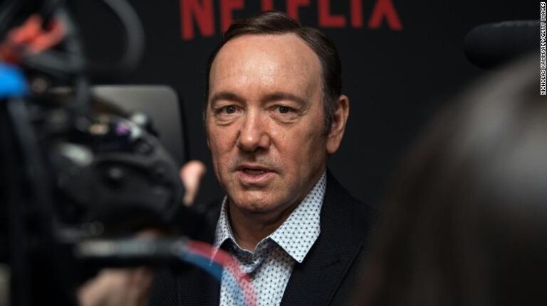 Acusan a Kevin Spacey de cuatro cargos de agresión sexual en Reino Unido