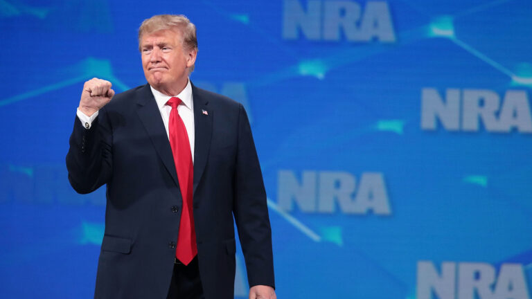 Allanamiento del FBI en Mar-a-Lago se comienza a aclarar: Documentos buscados serían sobre armas nucleares