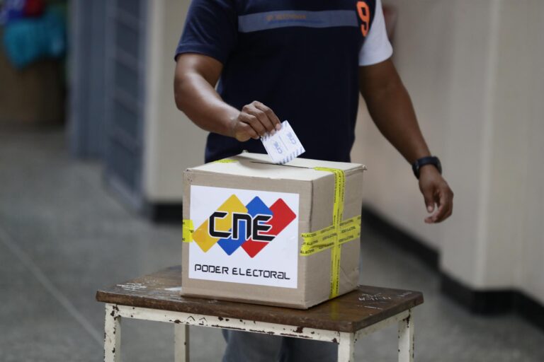 Oposición venezolana anuncia consultas para definir su candidato en primarias presidenciales