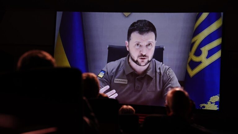 Zelensky asegura que Rusia utiliza Asia y África como 