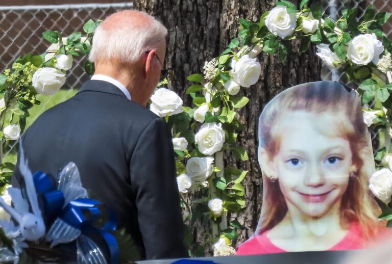 Joe y Jill Biden visitaron la escuela de Texas donde ocurrió la masacre donde murieron 19 menores
