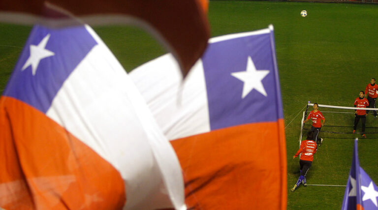 FIFA sanciona a Chile por incidentes ante Argentina y Uruguay