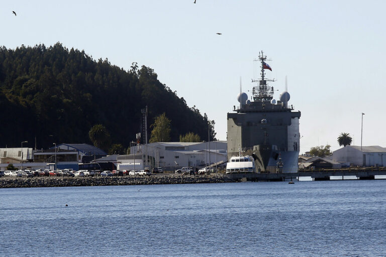 PDI llegó a la Base Naval Talcahuano para detener a dos marinos imputados por homicidio de comunero