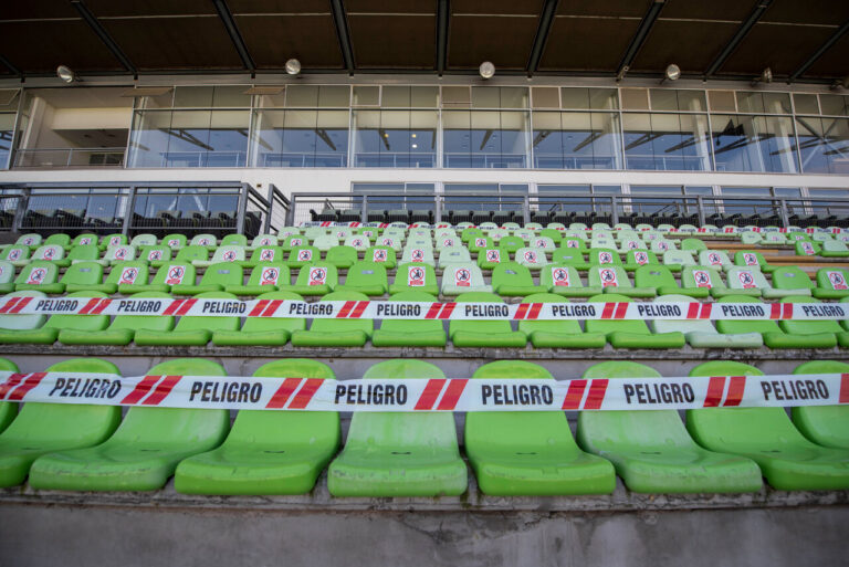 Estadios deberán reducir sus aforos debido al retroceso de fase por COVID-19