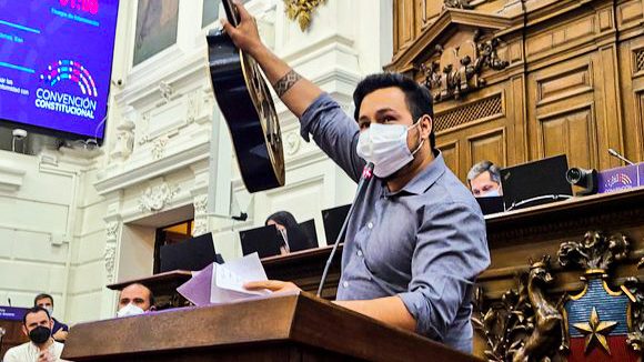 Convencional Nicolás Núñez pidió disculpas por haberse duchado en medio de una votación