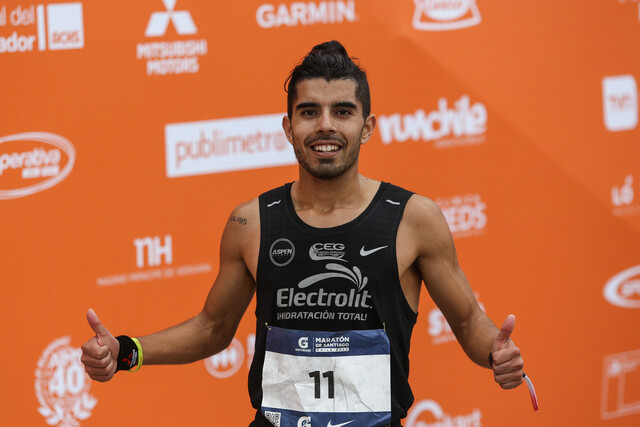 Daniel Cortés y Danica Kusanovic ganaron la Maratón de Santiago 2022
