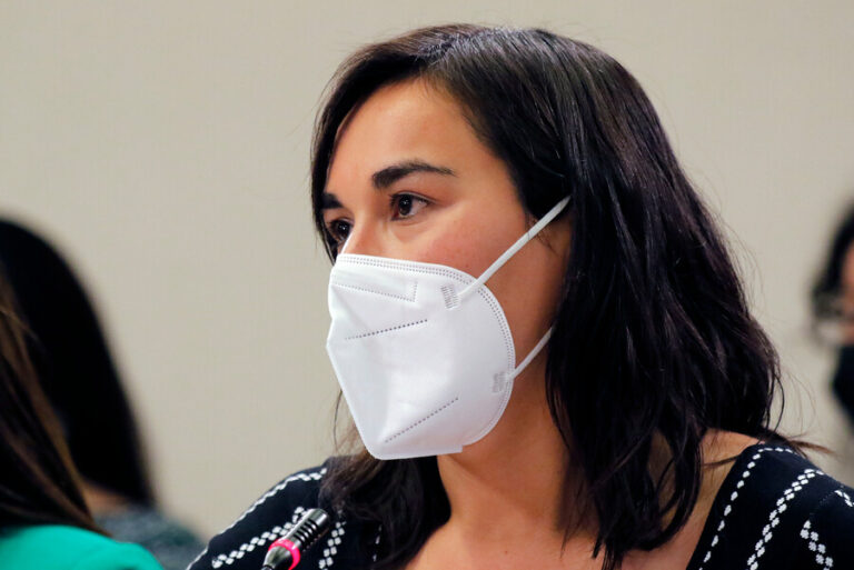 ¿Llegó el bacheletismo al Gobierno? Ministra Siches dice que el “equipo está comprometido con el programa de Boric”