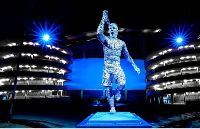 El Manchester City presentó una estatua en homenaje a Sergio 