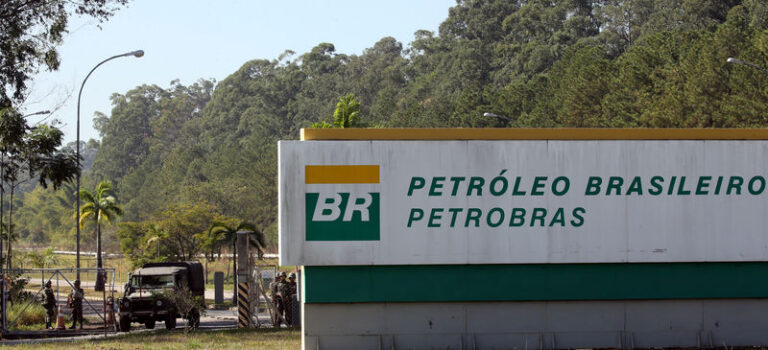 Luego de 40 días en el cargo: El gobierno de Bolsonaro destituyó al presidente de Petrobras
