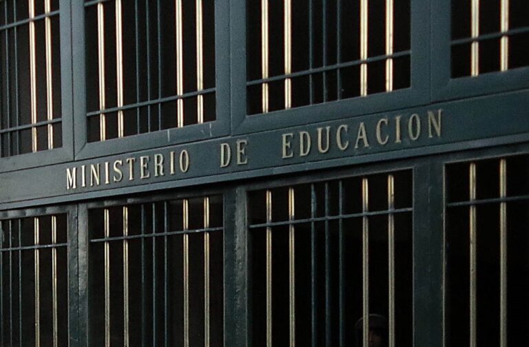 Subsecretaria de Educación descarta solución de exámenes libres: 