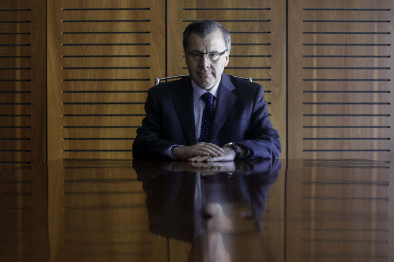 Gobierno renueva designación de Osvaldo Macías como superintendente de Pensiones