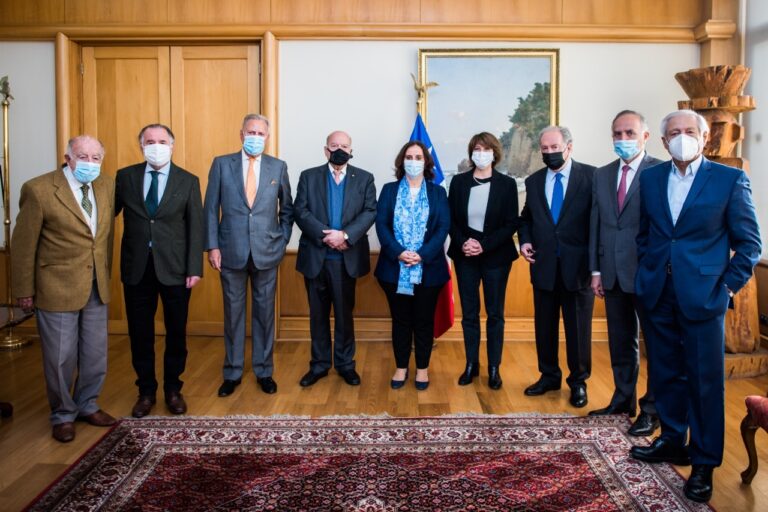 Ministra Urrejola encabezó primer encuentro con el Consejo de Ex Cancilleres