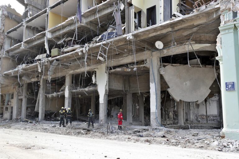 China envía donativo de US$100 mil para apoyar la reparación de daño tras la explosión del Hotel Saratoga en Cuba