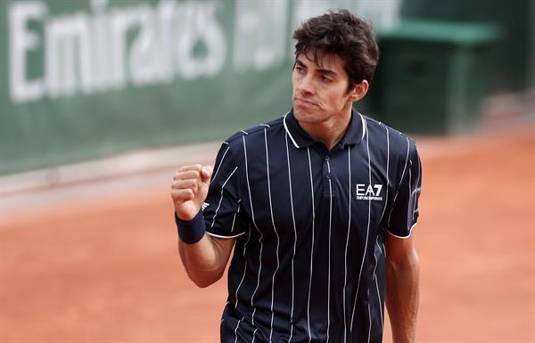 Garin sigue firme en Roland Garros y avanza a tercera ronda