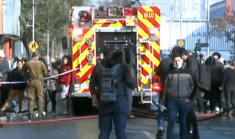 Incendio de cité en Santiago Centro dejó a más de 50 personas damnificadas