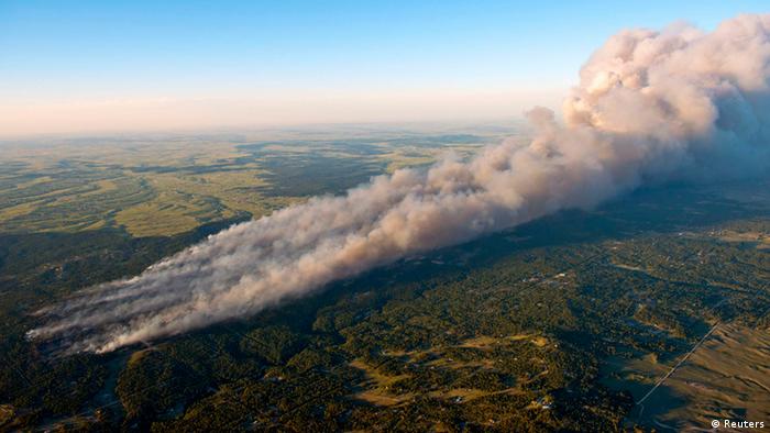 Advierten que viento y sequía podrían propagar incendios forestales en Estados Unidos