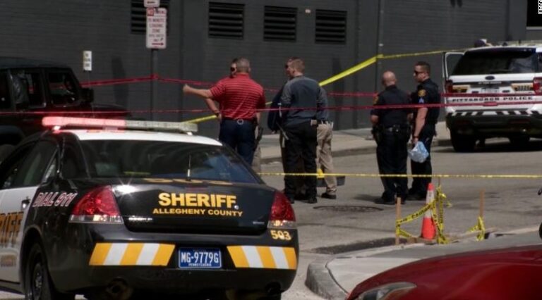 Detienen a un hombre por la muerte de un bebé de 18 meses en tiroteo en Pittsburgh