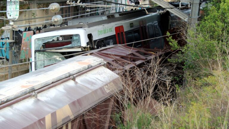 Descarrilamiento de un tren en España dejó un muerto y nueve heridos
