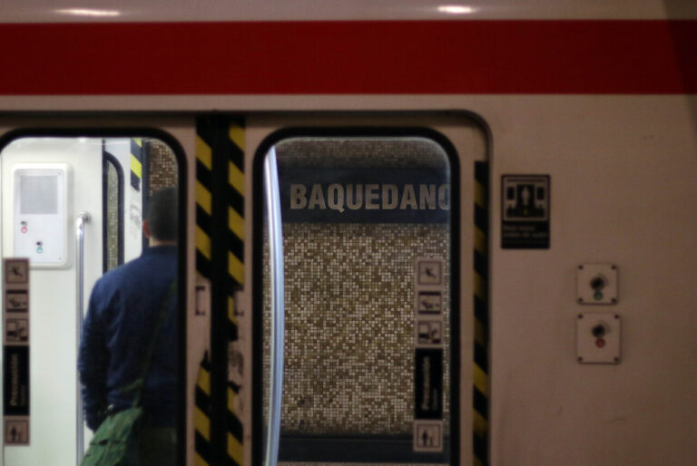 Una persona fue baleada en Metro Baquedano: Registros indicarían un ajuste de cuentas