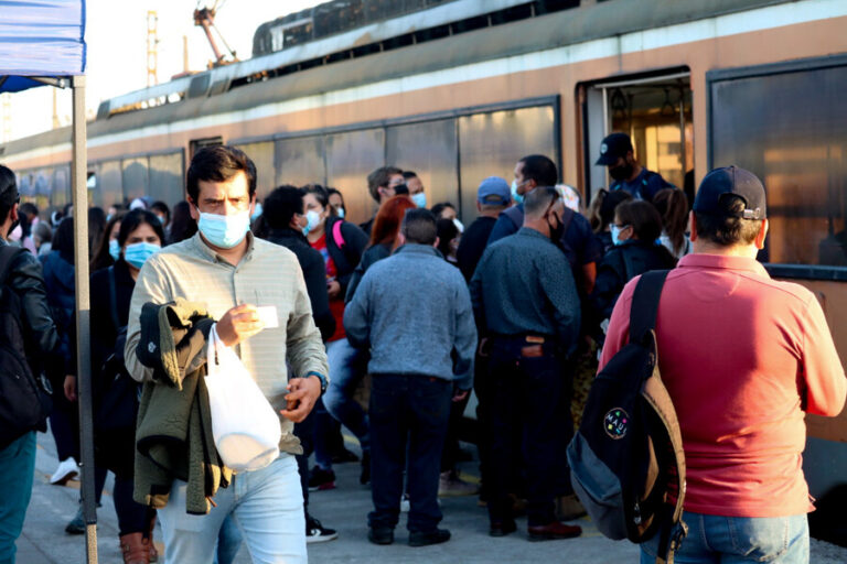 Cambios en el Plan Paso a Paso: 15 comunas retroceden de fase este jueves