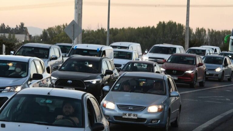 Balance preliminar: 250 mil vehiculos han salido de la RM en el primer día de Fiestas Patrias