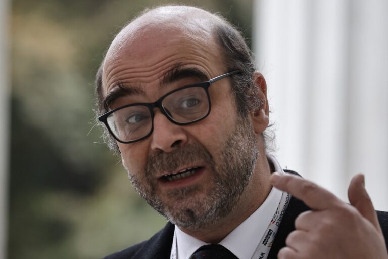 Fernando Atria califica como 