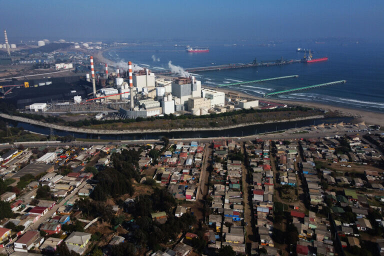 Nuevo caso de intoxicación en colegio de Quintero: Estudiantes experimentaron mareos, vómitos y dolores de estómago