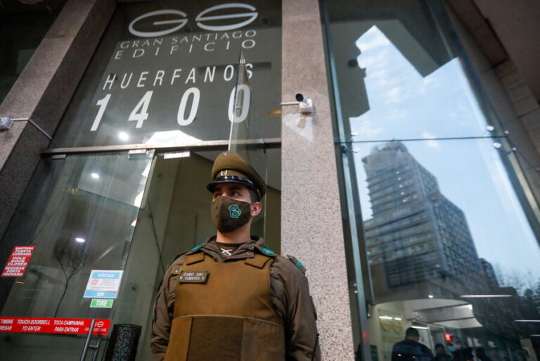 Encuentran a hombre asesinado en Huérfanos 1400: Habría sido acribillado por 5 sujetos