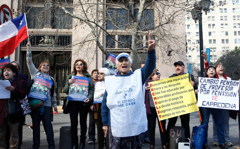 Presidente Boric anuncia proyecto de reparación de la deuda histórica y fin a la evaluación docente
