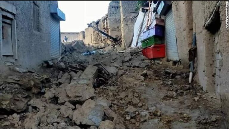 Terremoto en Afganistán deja al menos mil muertos y más de 1.500 heridos