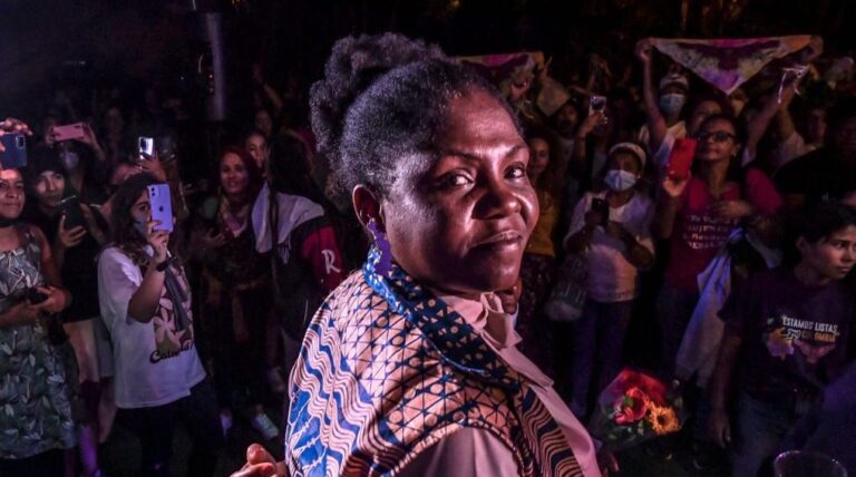 Francia Márquez llegó hasta Bolivia en el cierre de su gira sudamericana previa a asumir como vicepresidenta de Colombia