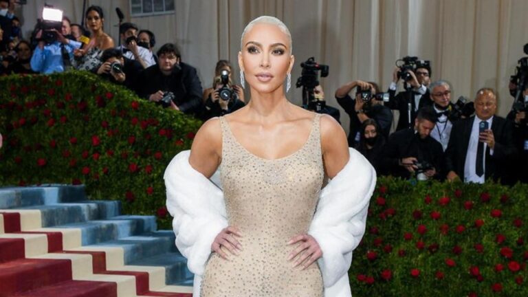 Con la tela dañada: Así quedó el vestido de Marilyn Monroe tras ser usado por Kim Kardashian en la Met Gala
