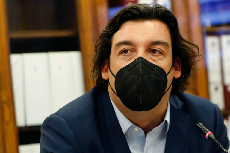 Raúl Leiva: “Falta autocrítica de Carabineros, la denuncia decía armamento de alto calibre y llegaron dos funcionarios”