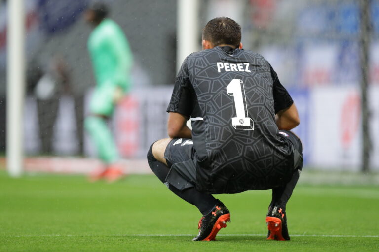 Con dos jugadores más: Chile no pudo ante Ghana y suma 6 partidos sin marcar