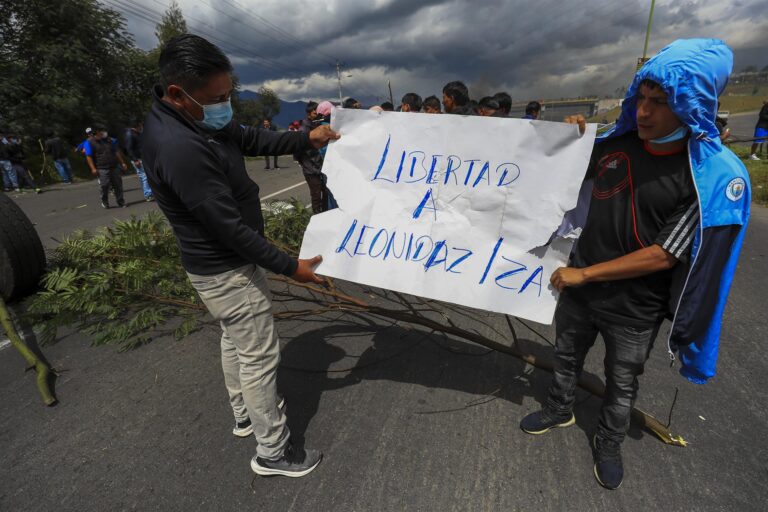 Detienen en Ecuador a líder indígena en medio de protestas contra el Gobierno
