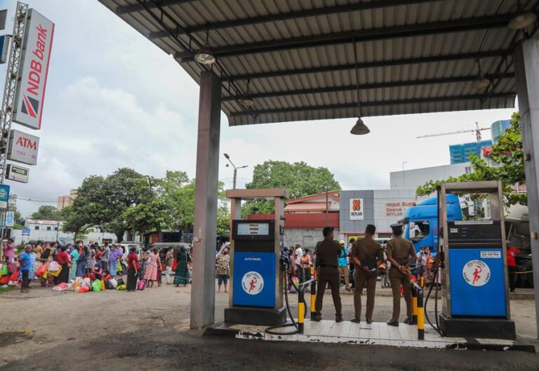 Sri Lanka cambiará a una semana laboral de 4 días para enfrentar la crisis alimentaria y de combustible