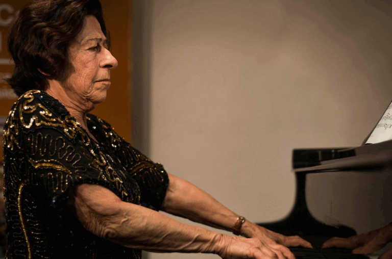 Edith Fischer: La gran pianista nacional regresa a los escenarios chilenos con una serie de conciertos