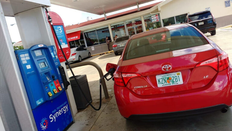 Nuevo récord: Precio de la gasolina en Estados Unidos aumentó US$ 0,25 en una semana