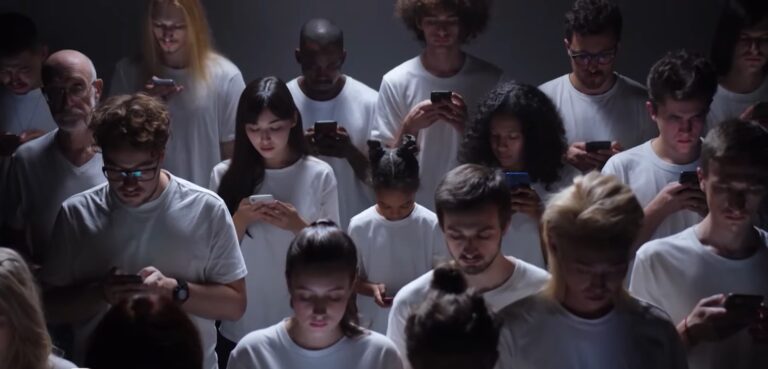 ¿Qué se entiende por soledad en la sociedad actual?