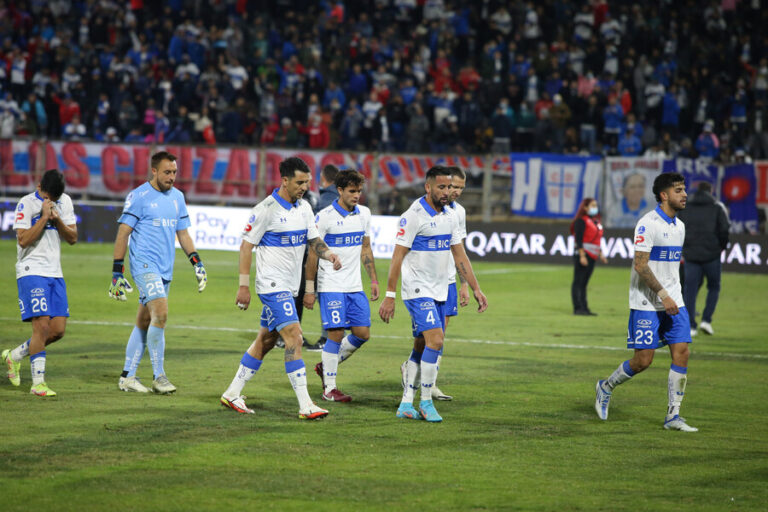 Isla asume responsabilidad por segundo gol de Sao Paulo, pero Ariel Holan lo defiende