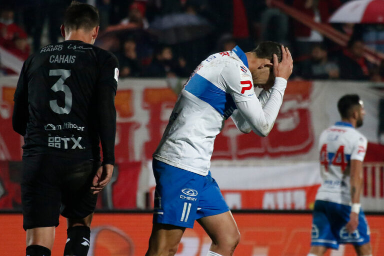 Curicó Unido remontó y venció a Universidad Católica por 3-2 en el Bicentenario La Granja