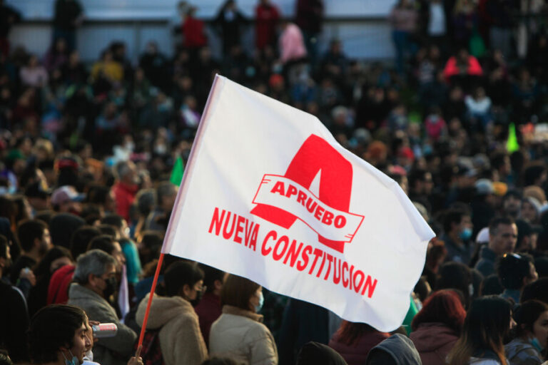 Cadem: Rechazo cae 5 puntos y se estrecha diferencia con el Apruebo