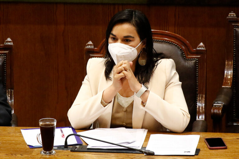 Ministra Siches pide perdón tras sus dichos: Cámara la acusó de falta de respeto a la institucionalidad