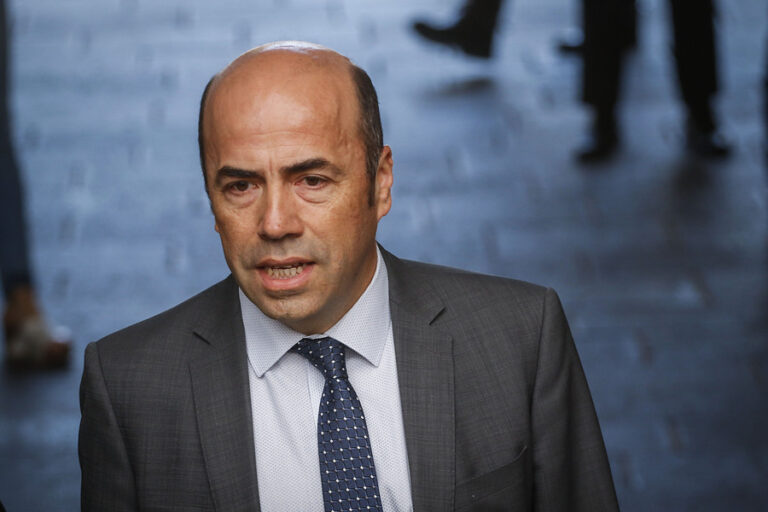 Investigación por intervencionismo electoral: Equipos de Contraloría van a La Moneda para obtener información