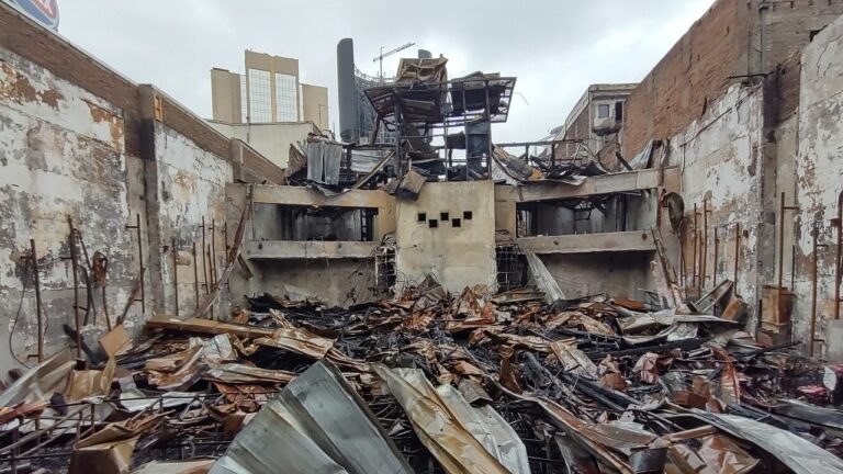 Estallido social: Investigación por incendio a Centro Arte Alameda cerró sin responsables