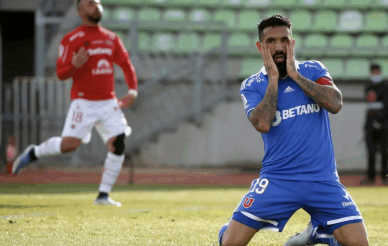 Ñublense se mantiene como escolta de Colo Colo tras imponerse ante U. de Chile en Valparaíso