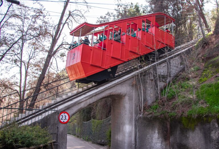 Reabren el histórico Funicular del Parque Metropolitano de Santiago