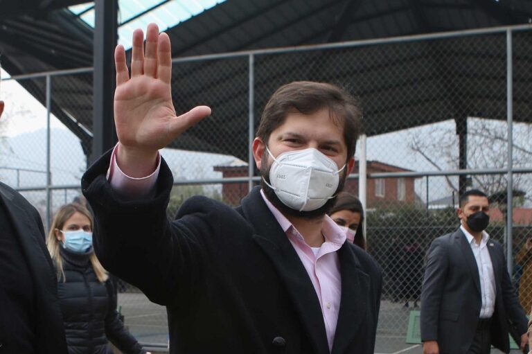 Presidente Boric dio retuit a publicación con mensaje a favor de aprobar la nueva Constitución