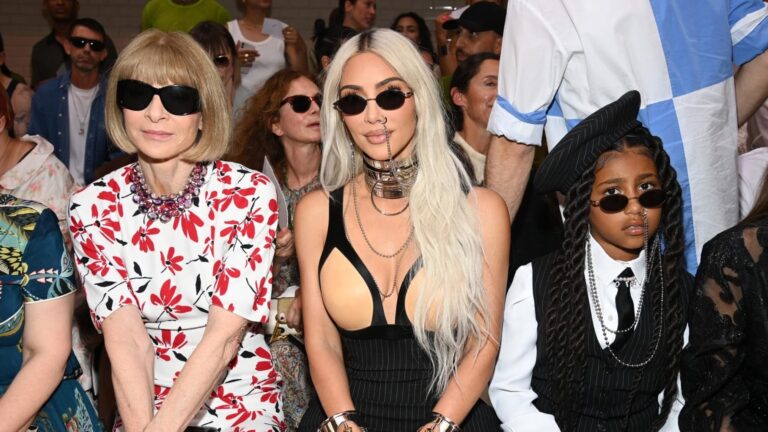 Siluetas audaces, celebridades y flores: Revive los mejores momentos del Paris Fashion Week 2022