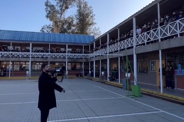 Presidente Boric visitó liceo público de Talagante y habló a los estudiantes: 